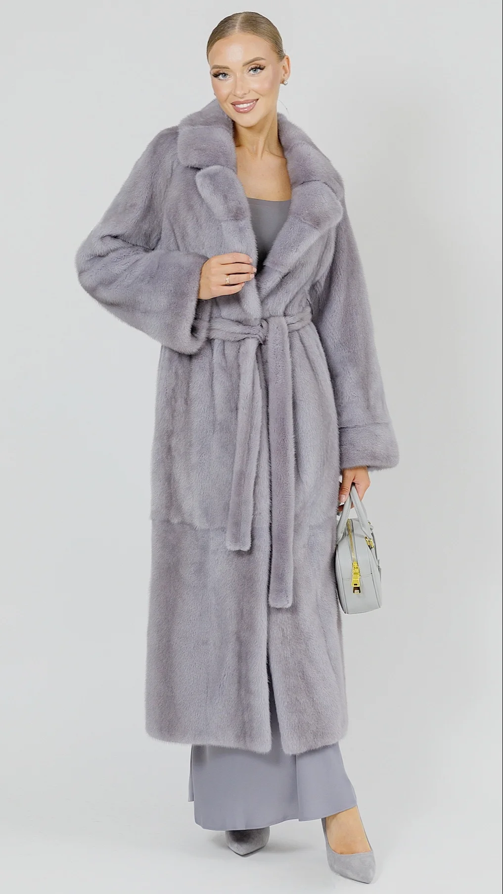 Шуба из меха голубой норки - фото №2