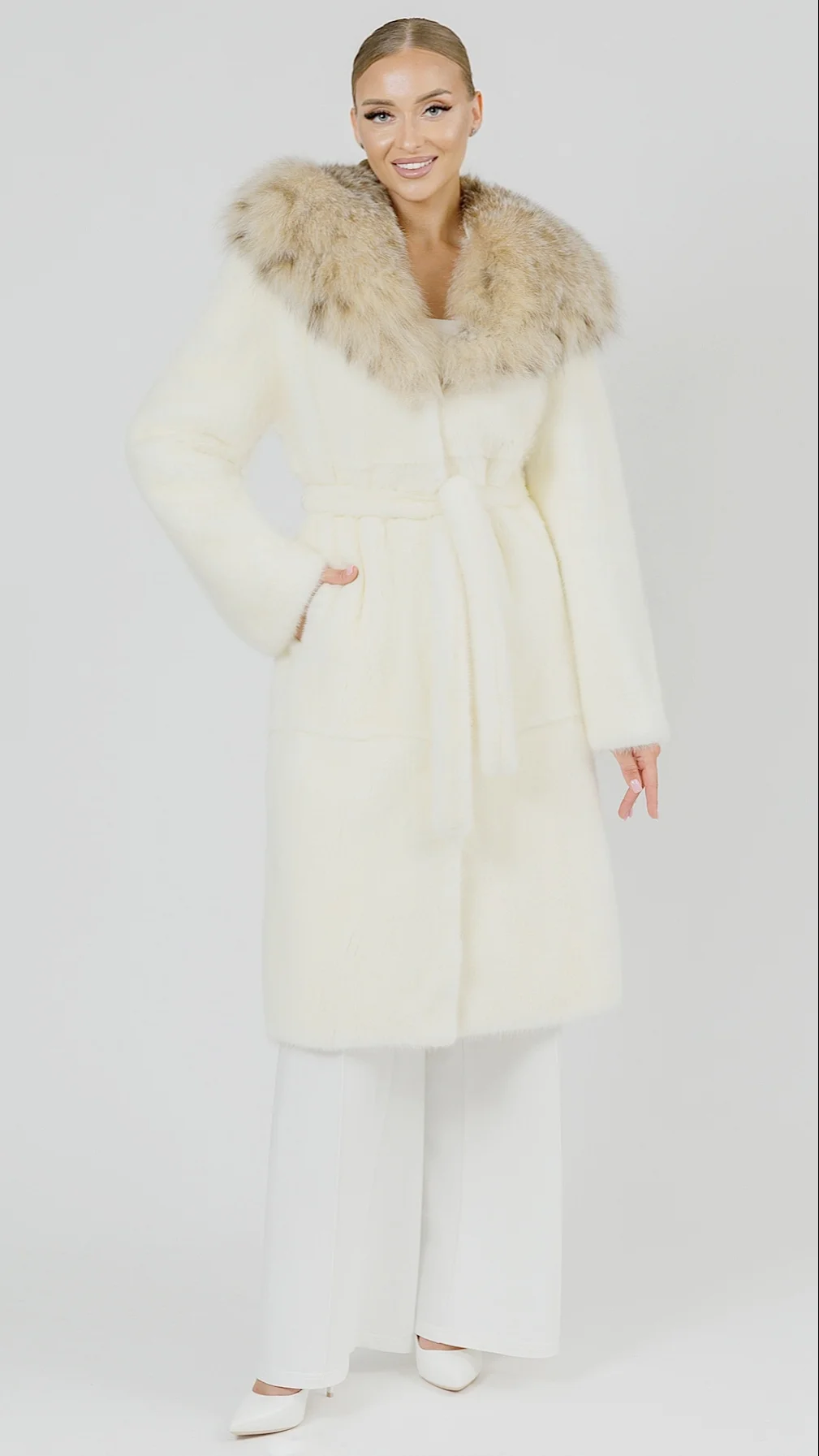 Френч из норки White с капюшоном из меха рыси