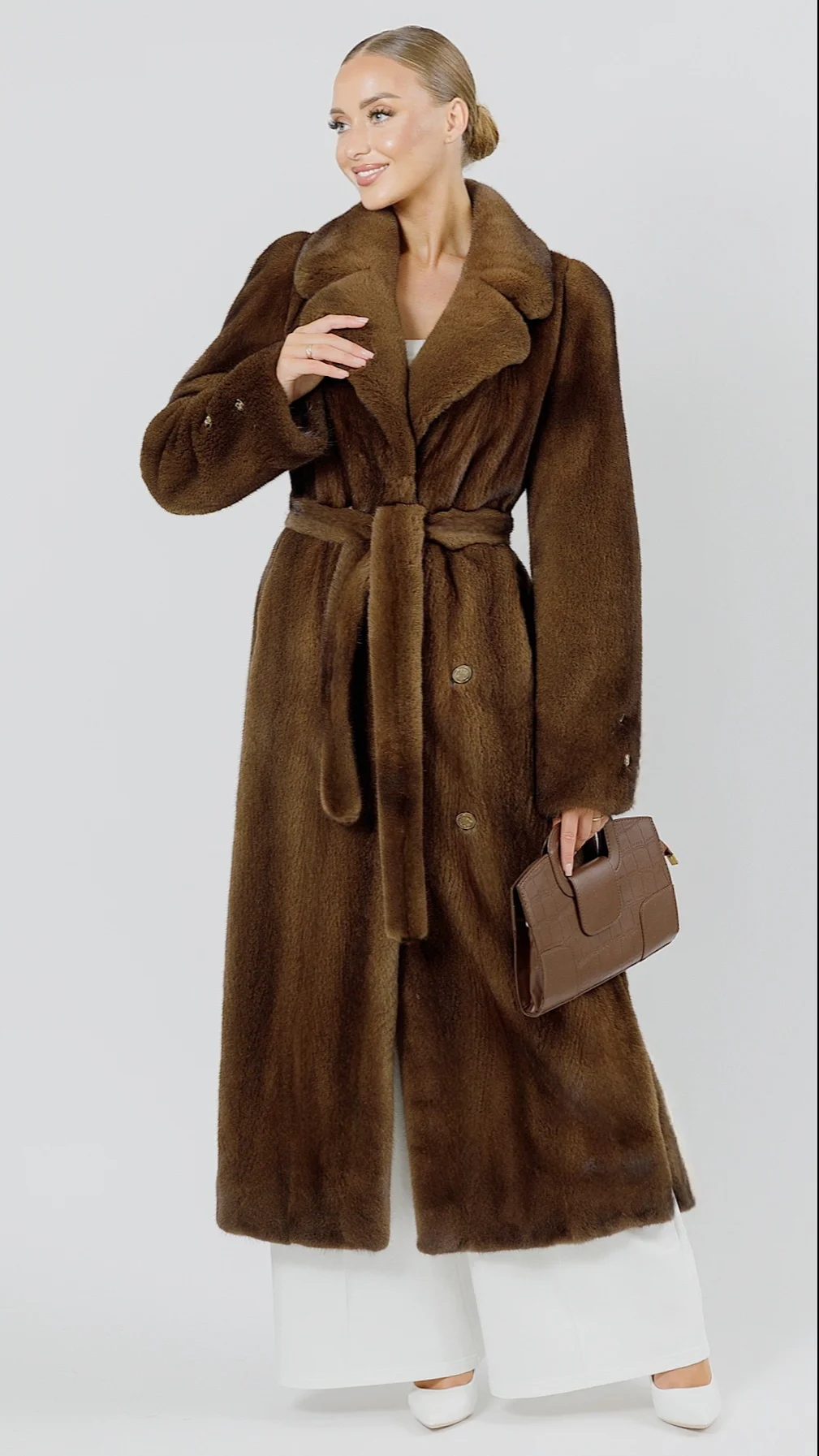 Шуба maxi из меха норки Орех с английским воротником