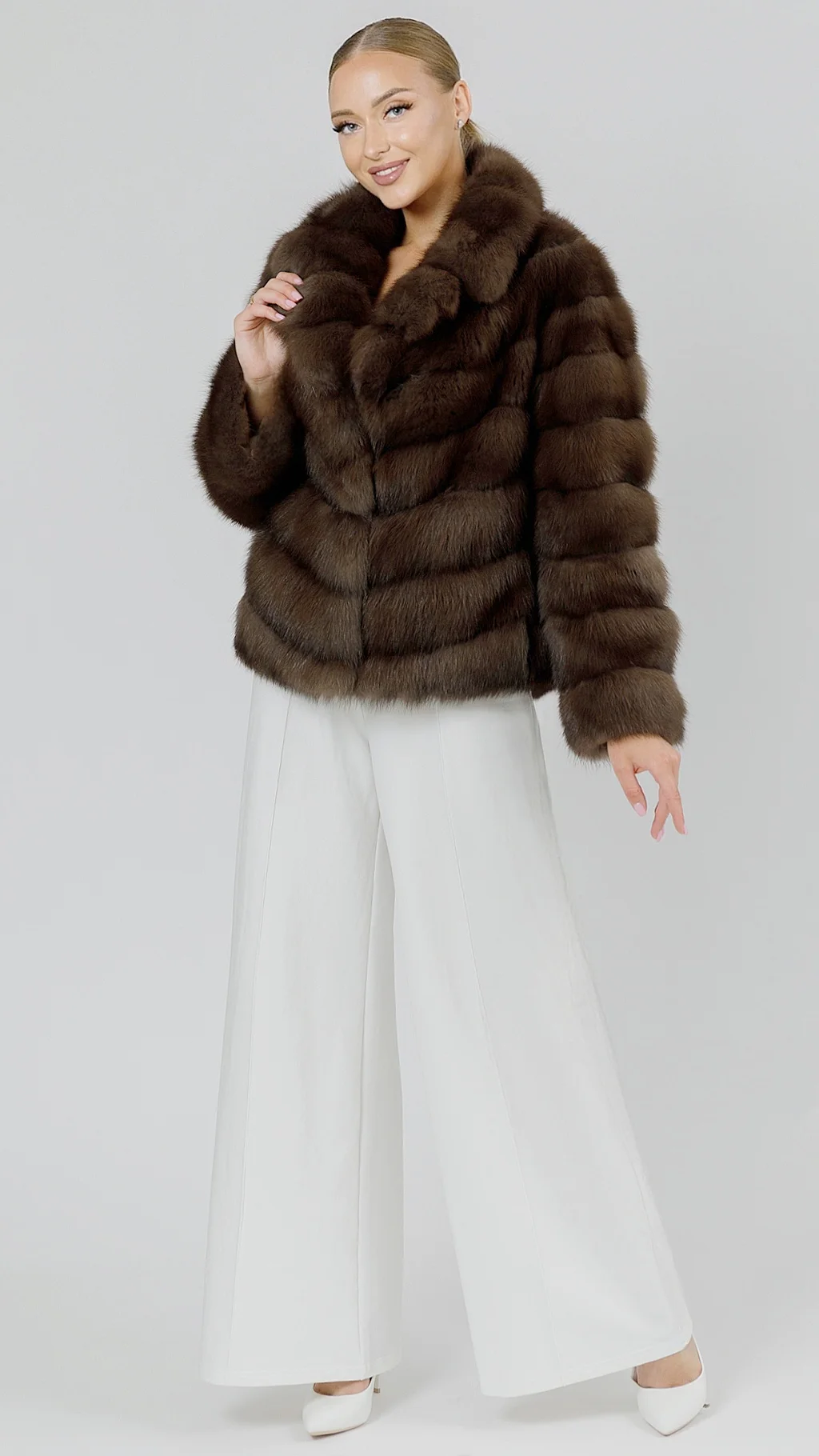 Жакет из меха куницы с английским воротником