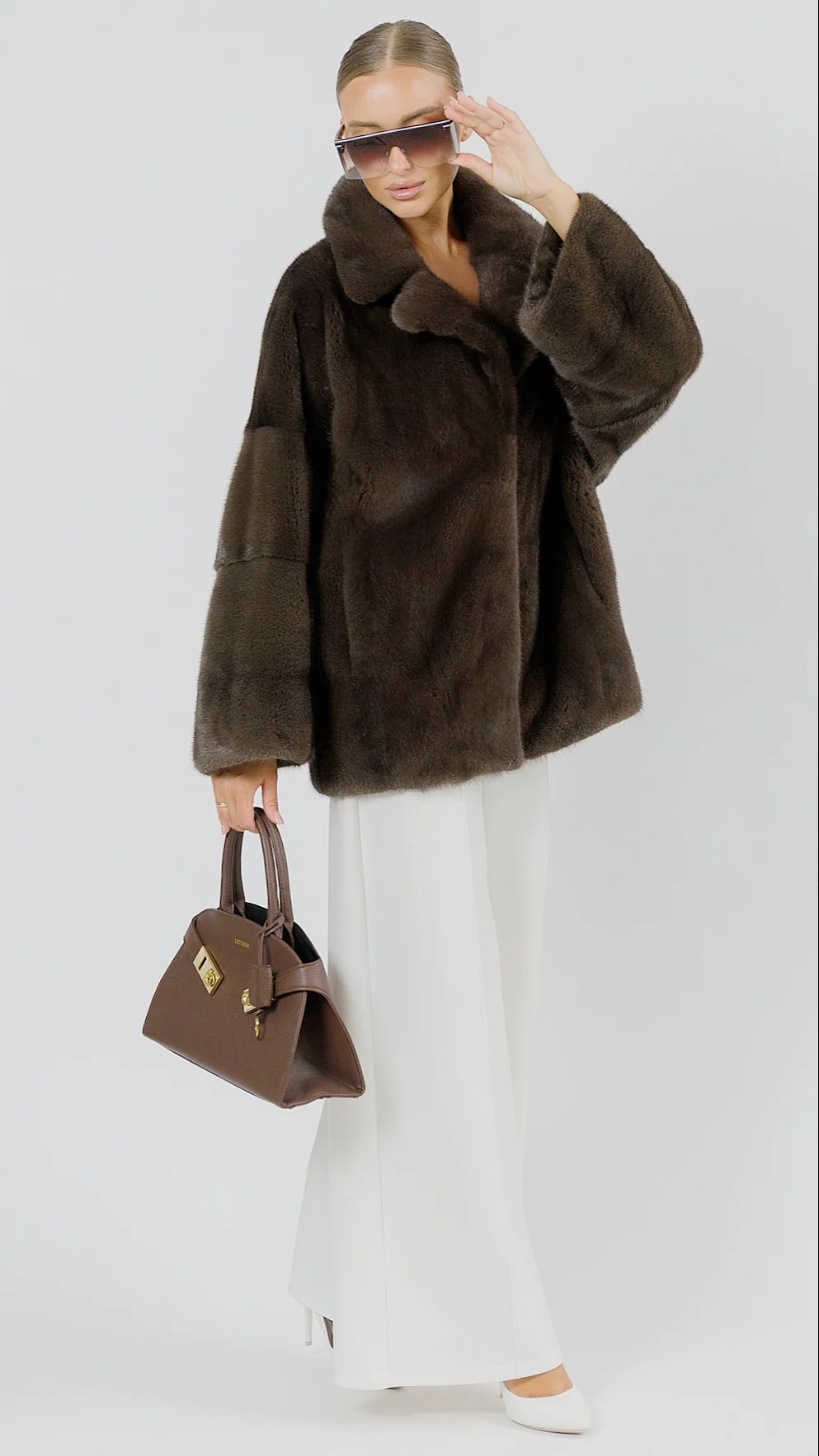 Полушубок из меха норки Cappuccino с английским воротником