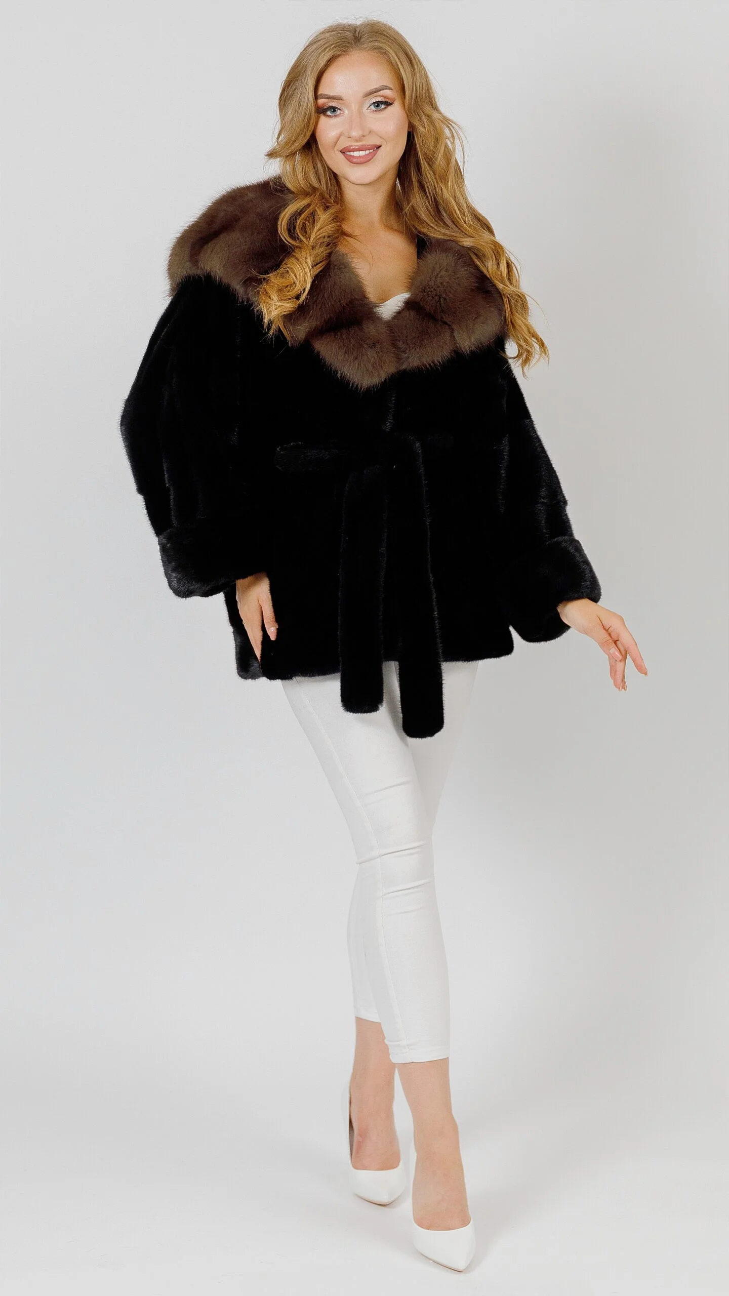 Кимоно из норки Black с капюшоном из меха куницы