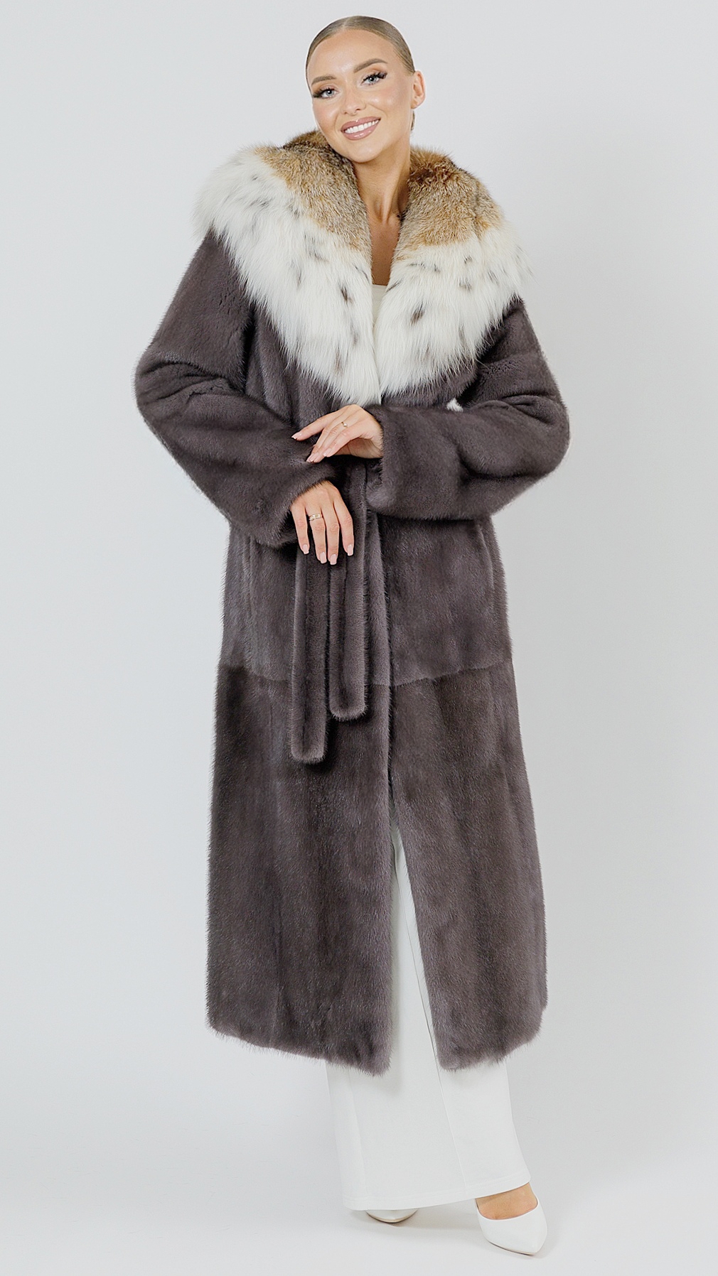 Френч maxi из норки Grey с капюшоном из меха рыси