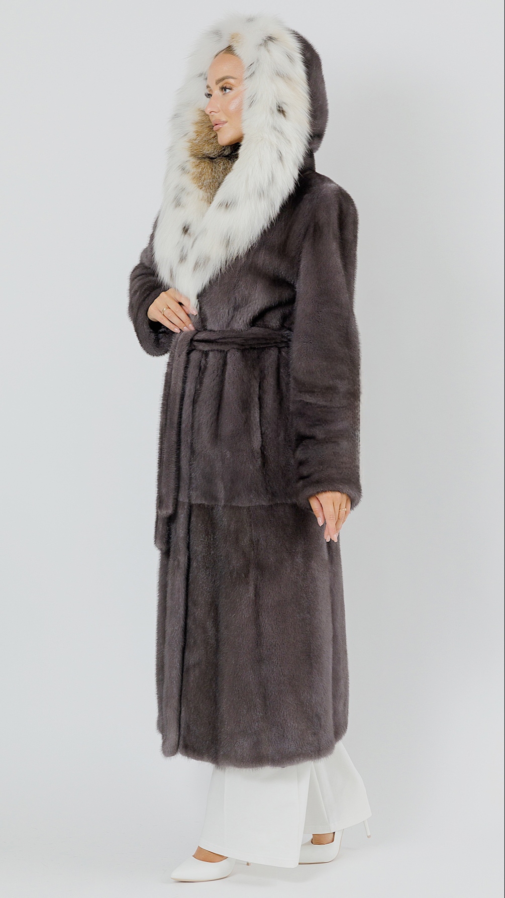 Френч maxi из норки Grey с капюшоном из меха рыси - фото №2