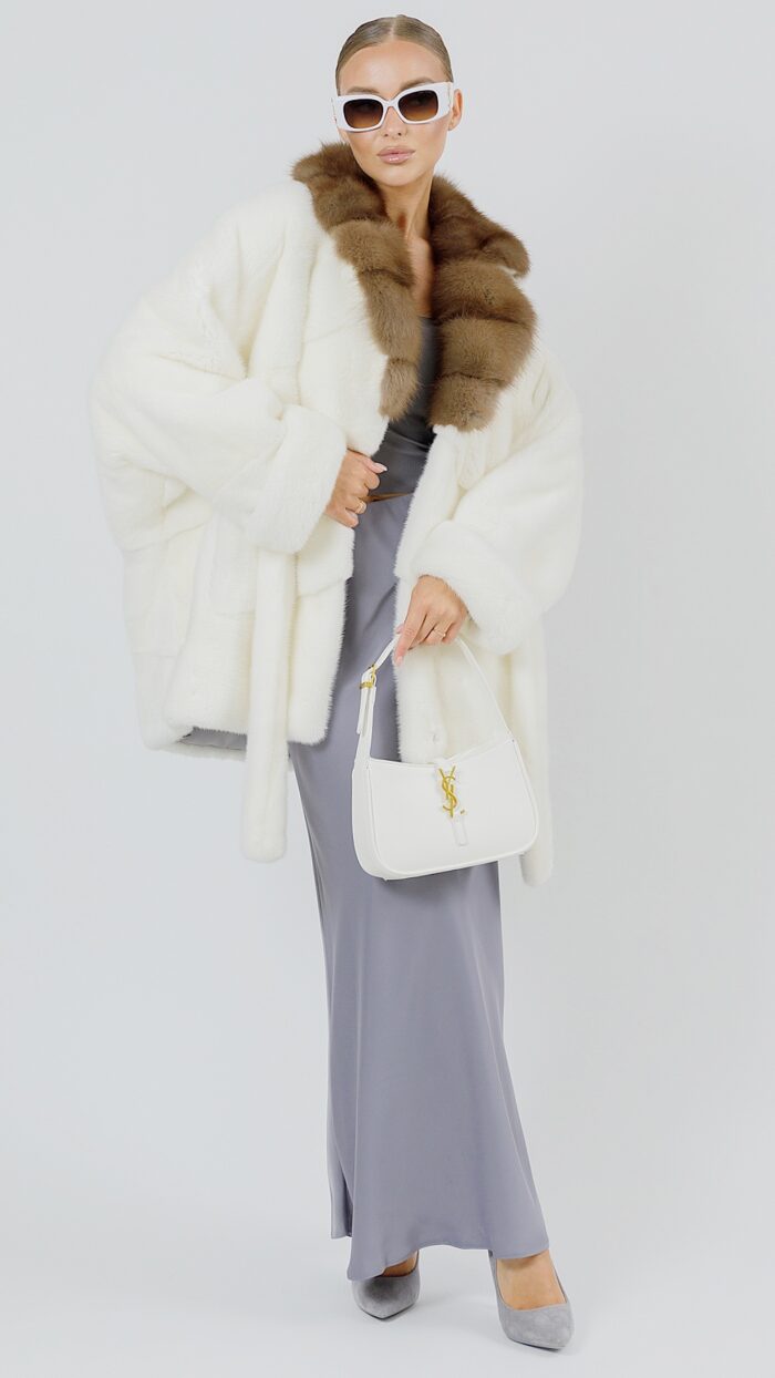 Шуба из норки White с английским воротником из меха куницы