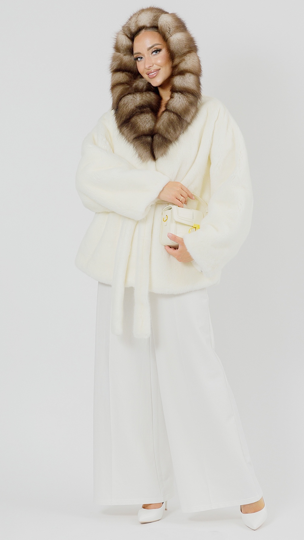 Кимоно из норки White с капюшоном из меха куницы