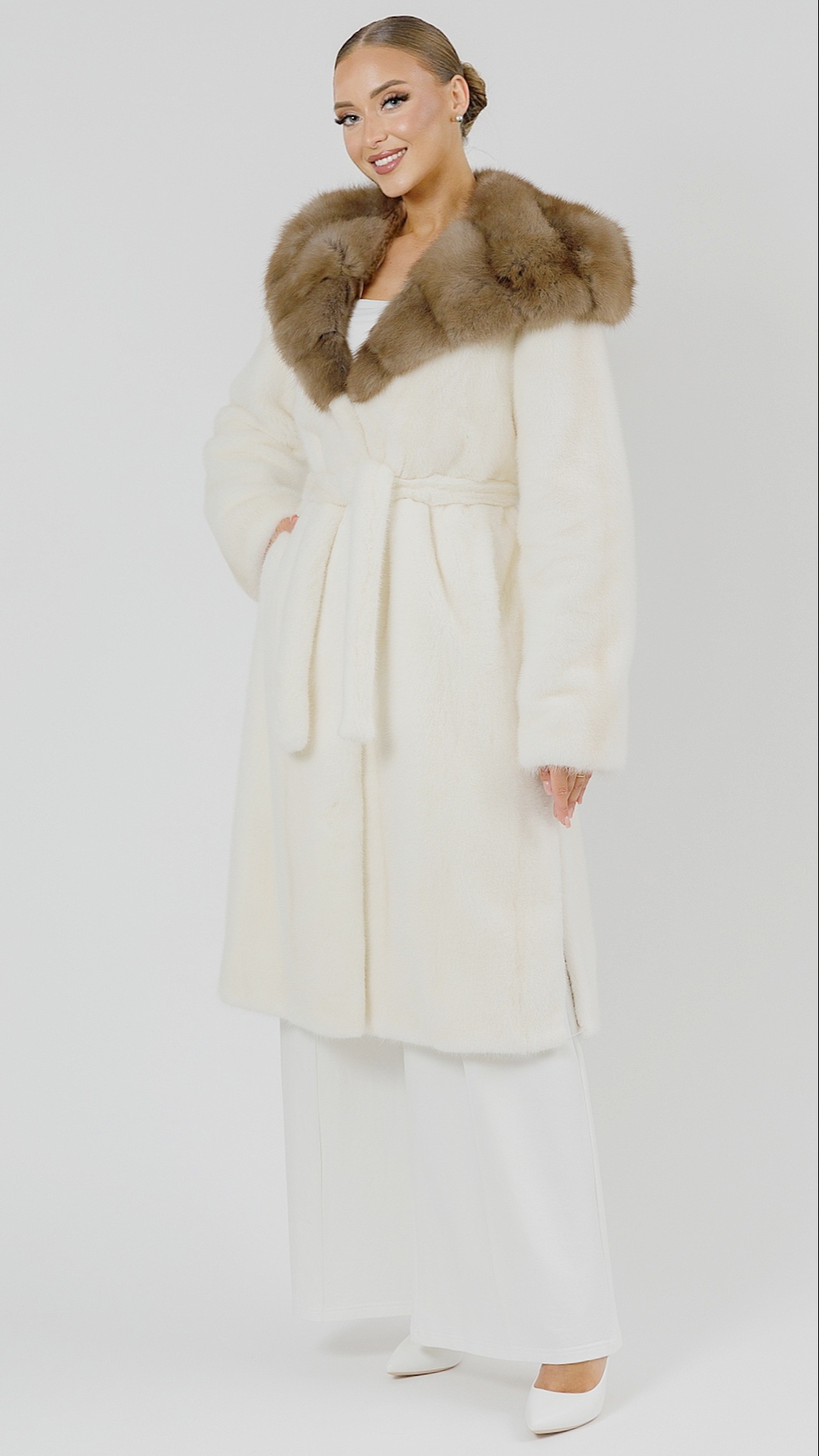 Френч из норки White с капюшоном из меха куницы