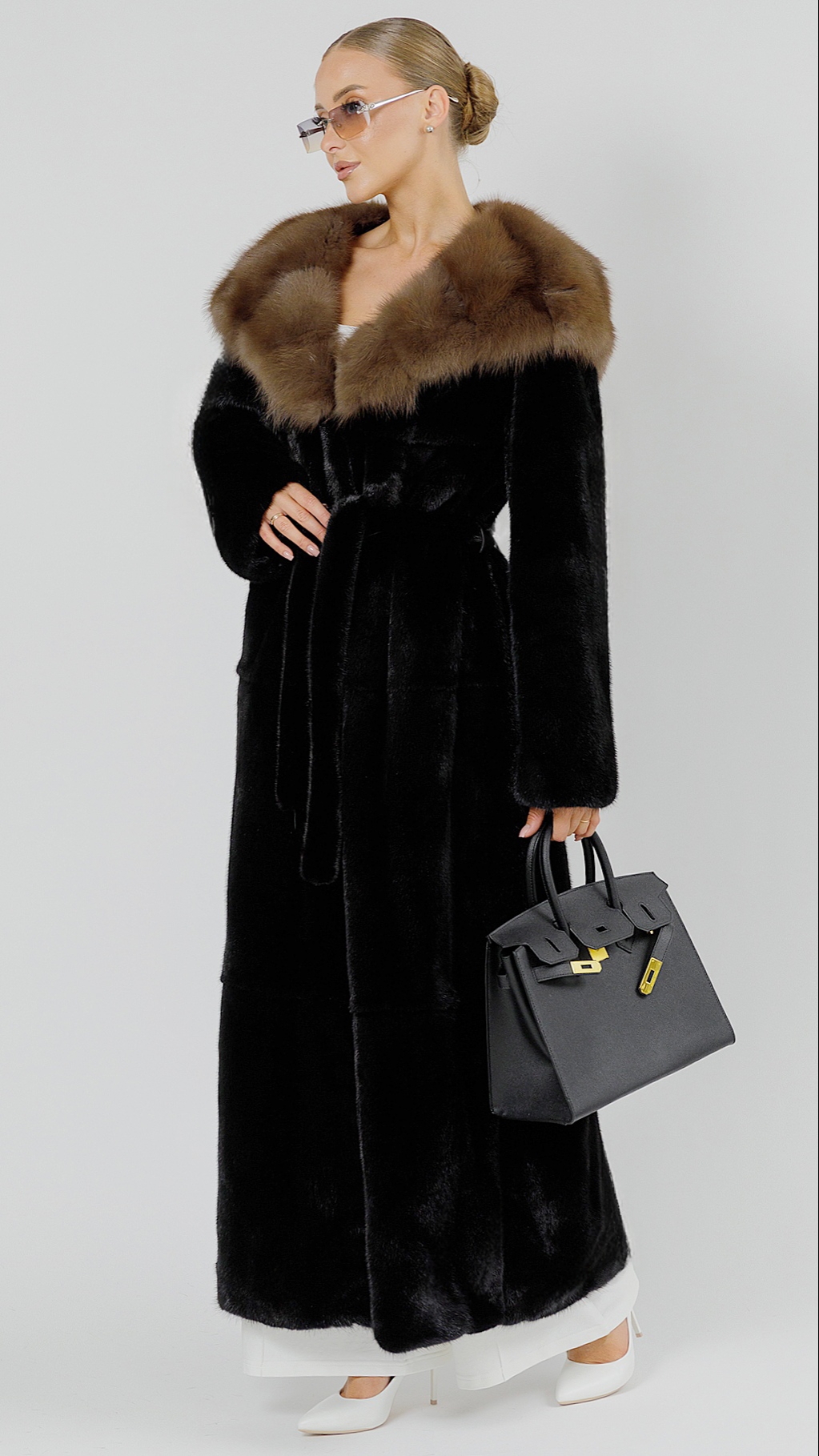 Френч maxi из норки Blackglama с капюшоном из меха куницы - фото №2