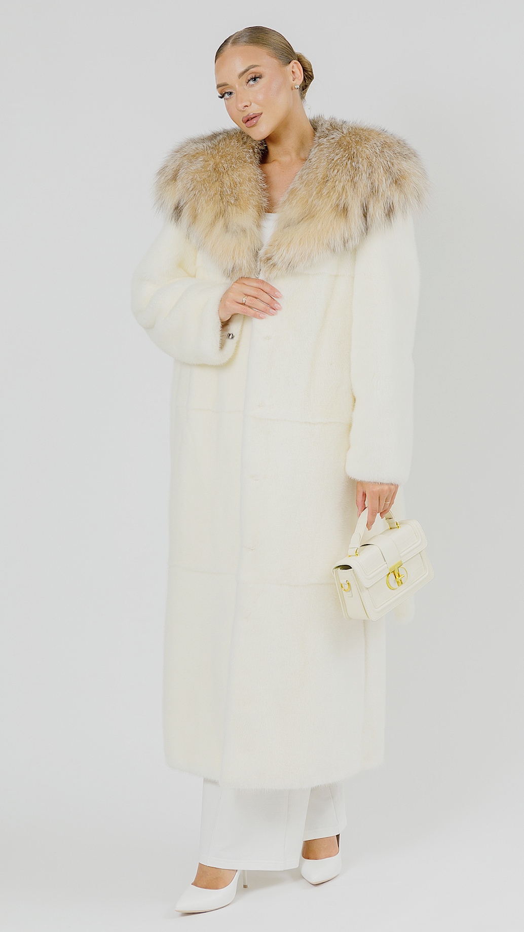 Френч maxi из норки White с капюшоном из меха рыси - фото №2