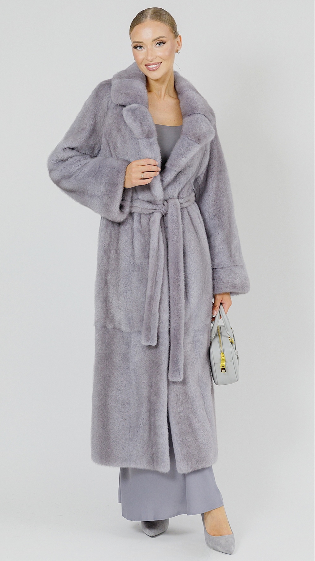 Шуба из меха голубой норки - фото №2